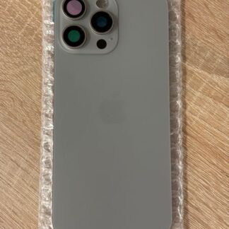 Оборудван заден панел за iPhone 16 Pro Max